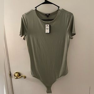 Express body contour short sleeve bodysuit size M